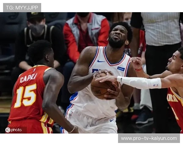 恩比德收下关键篮板