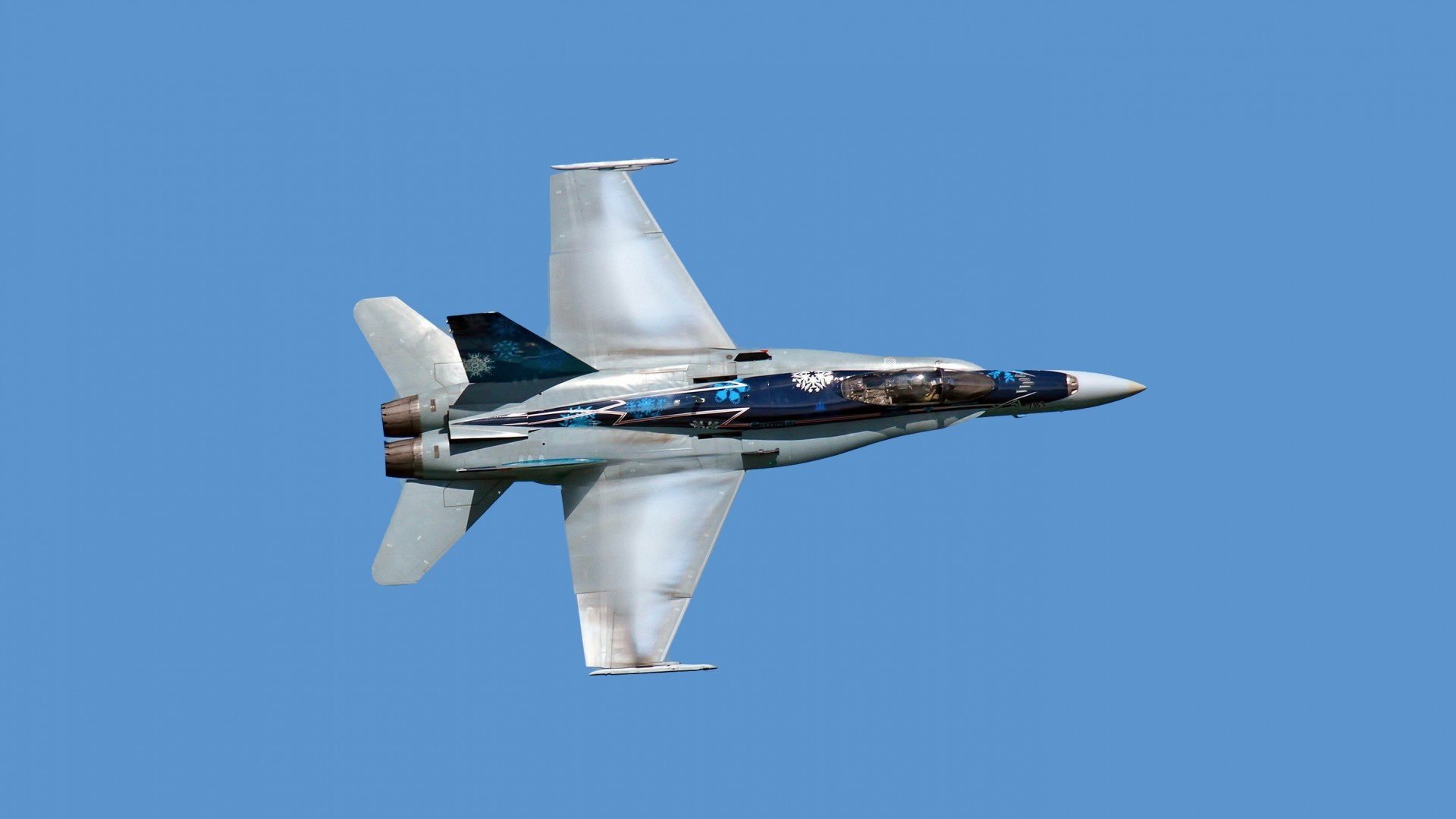 开云体育app在线-C罗赠球迷签名球引发热烈反响,c罗的签字