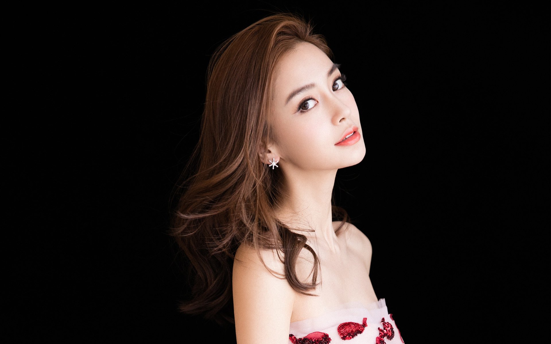 开云体育app官网-奥康纳通过精准长传撕开对方防线，带来制胜机会