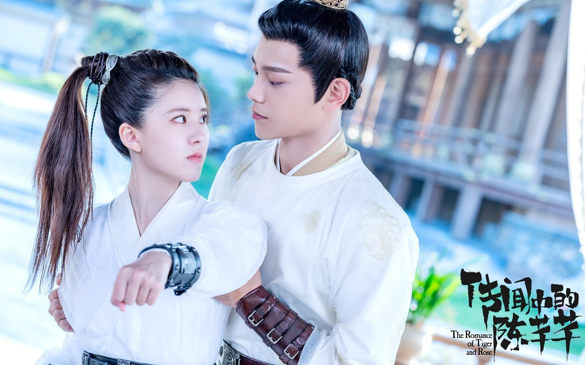 开云体育官网-詹姆斯与教练组赛前研究战术部署，詹姆斯 教练